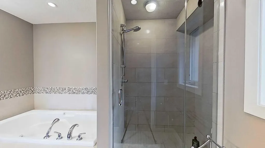 249 18 Avenue NE Calgary AB T2E1N3