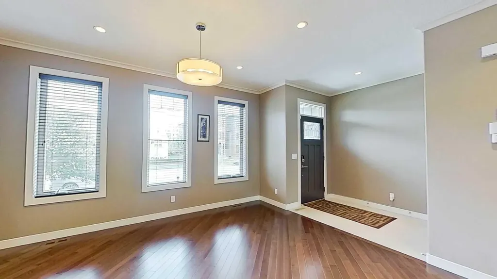 249 18 Avenue NE Calgary AB T2E1N3