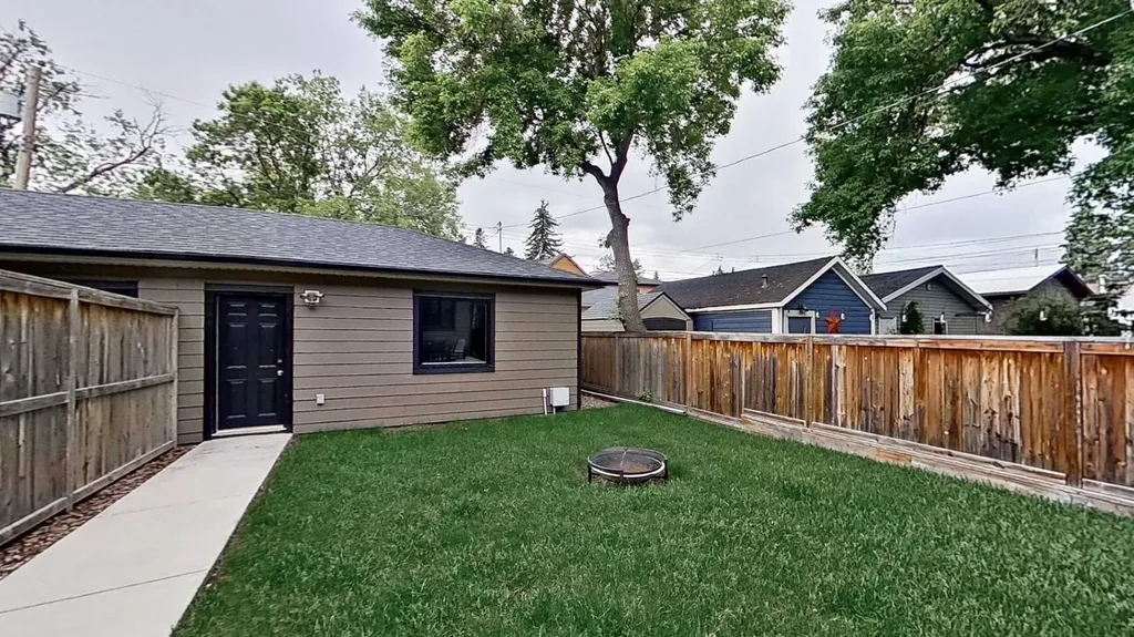 249 18 Avenue NE Calgary AB T2E1N3