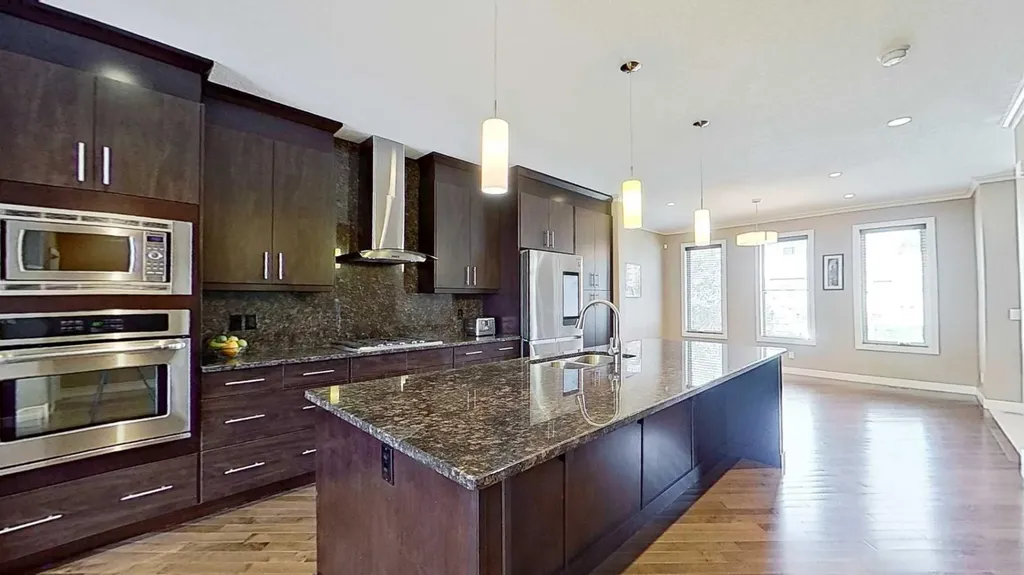 249 18 Avenue NE Calgary AB T2E1N3