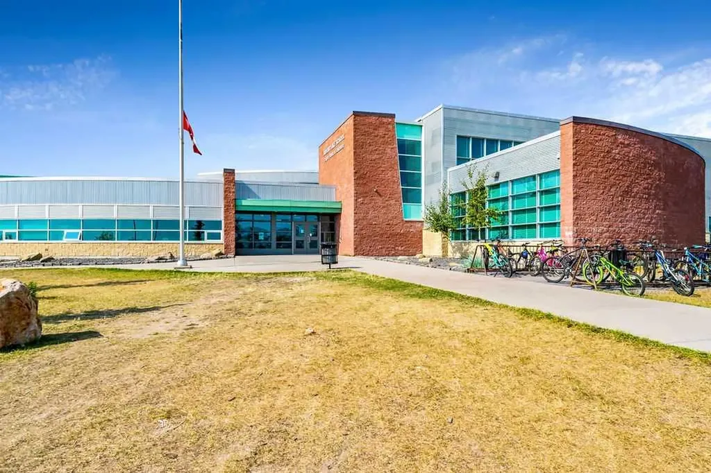 174 Arbour Vista Close NW Calgary AB T3G5P4