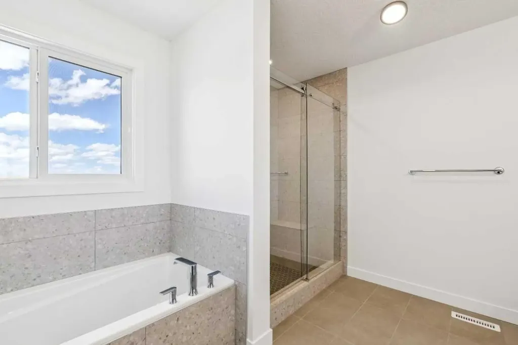 436 Bridgeport Glen Chestermere AB T1X3E1