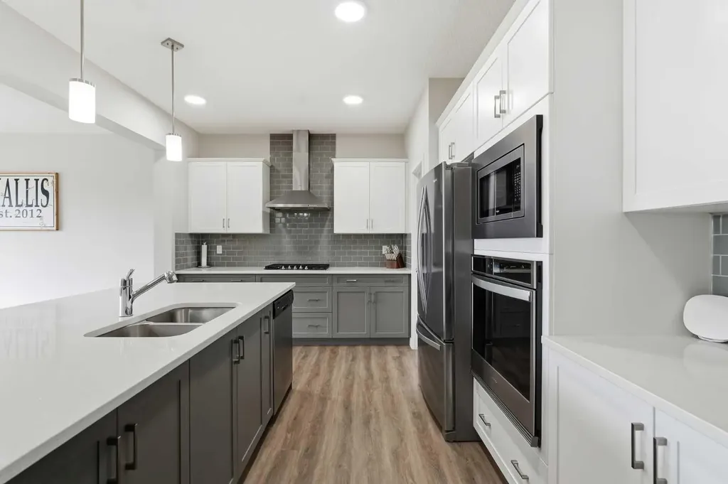 15 Lawrence Green SE Airdrie AB T4A 3M9