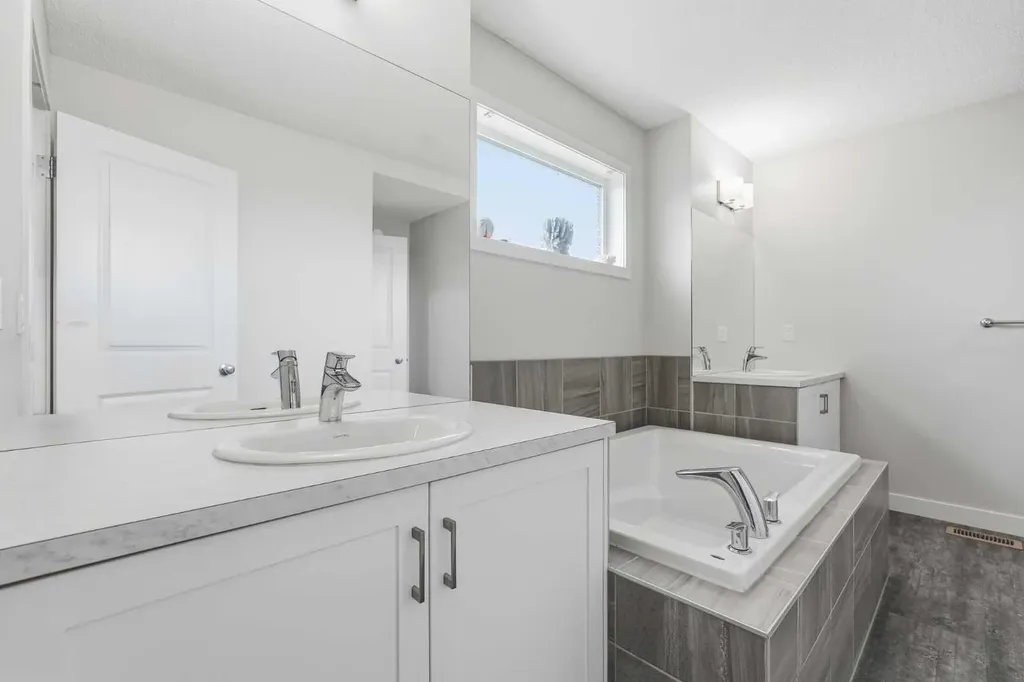 15 Lawrence Green SE Airdrie AB T4A 3M9
