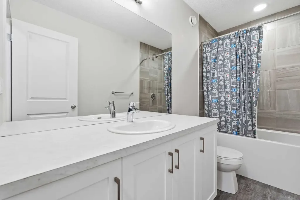 15 Lawrence Green SE Airdrie AB T4A 3M9