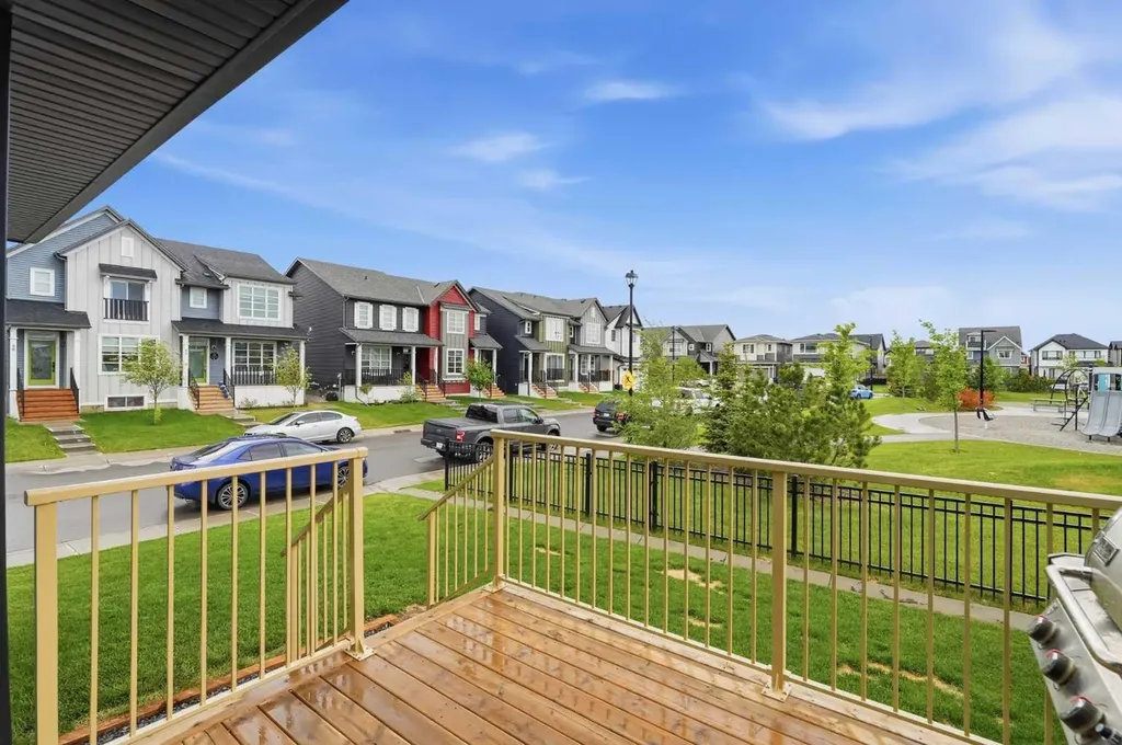 15 Lawrence Green SE Airdrie AB T4A 3M9