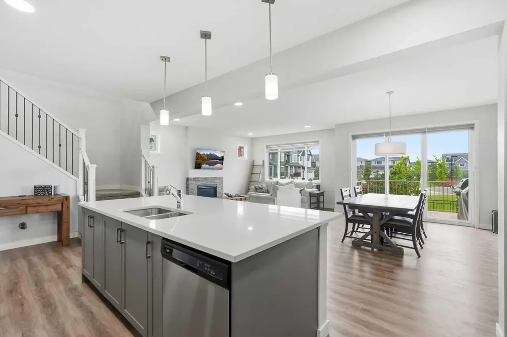 15 Lawrence Green SE Airdrie AB T4A 3M9