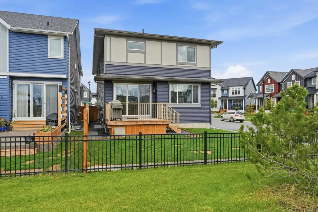 15 Lawrence Green SE Airdrie AB T4A 3M9