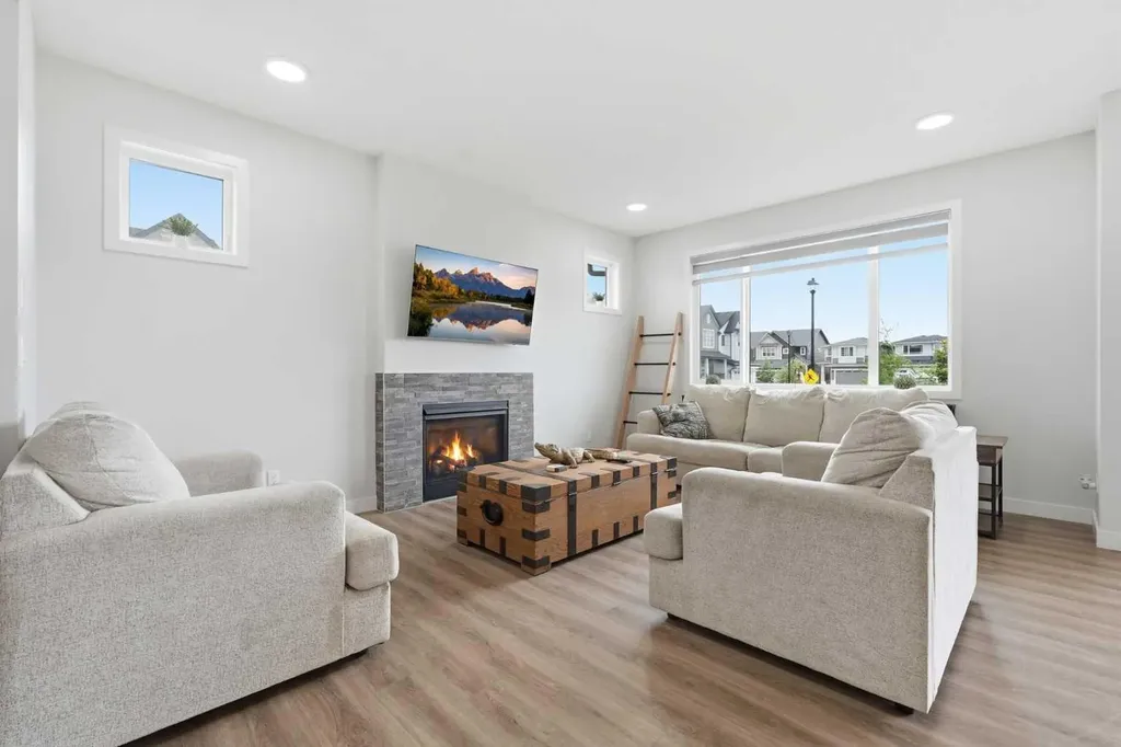 15 Lawrence Green SE Airdrie AB T4A 3M9