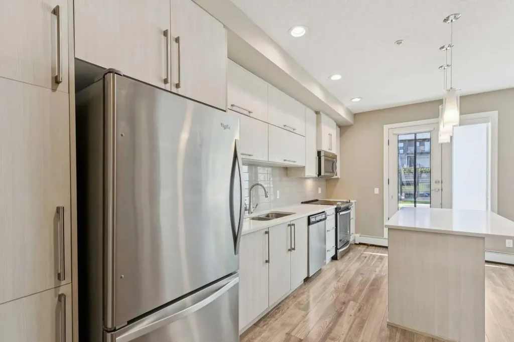 93 34 Avenue SW Calgary AB T2S 3A2