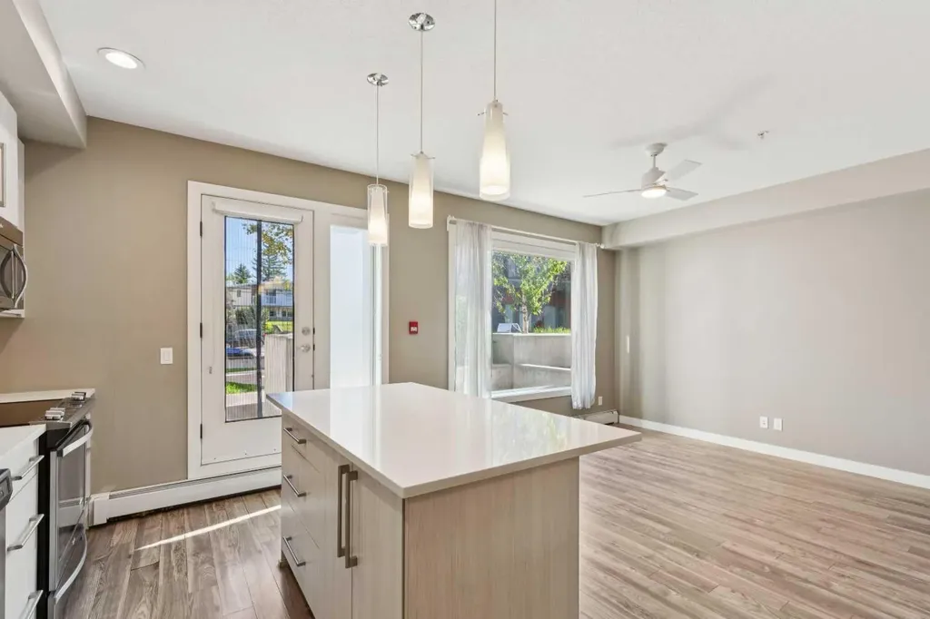 93 34 Avenue SW Calgary AB T2S 3A2