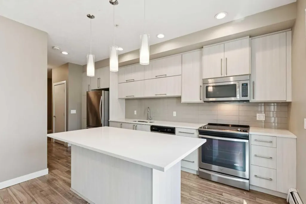 93 34 Avenue SW Calgary AB T2S 3A2