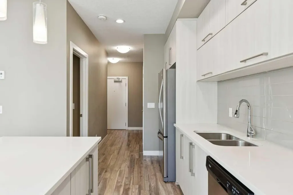 93 34 Avenue SW Calgary AB T2S 3A2
