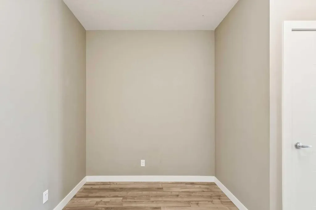93 34 Avenue SW Calgary AB T2S 3A2