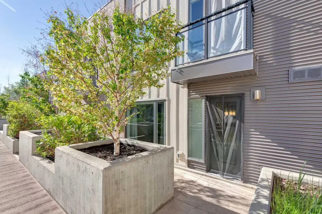 93 34 Avenue SW Calgary AB T2S 3A2