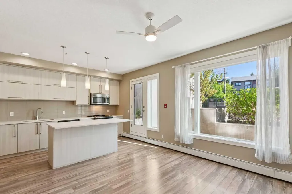 93 34 Avenue SW Calgary AB T2S 3A2