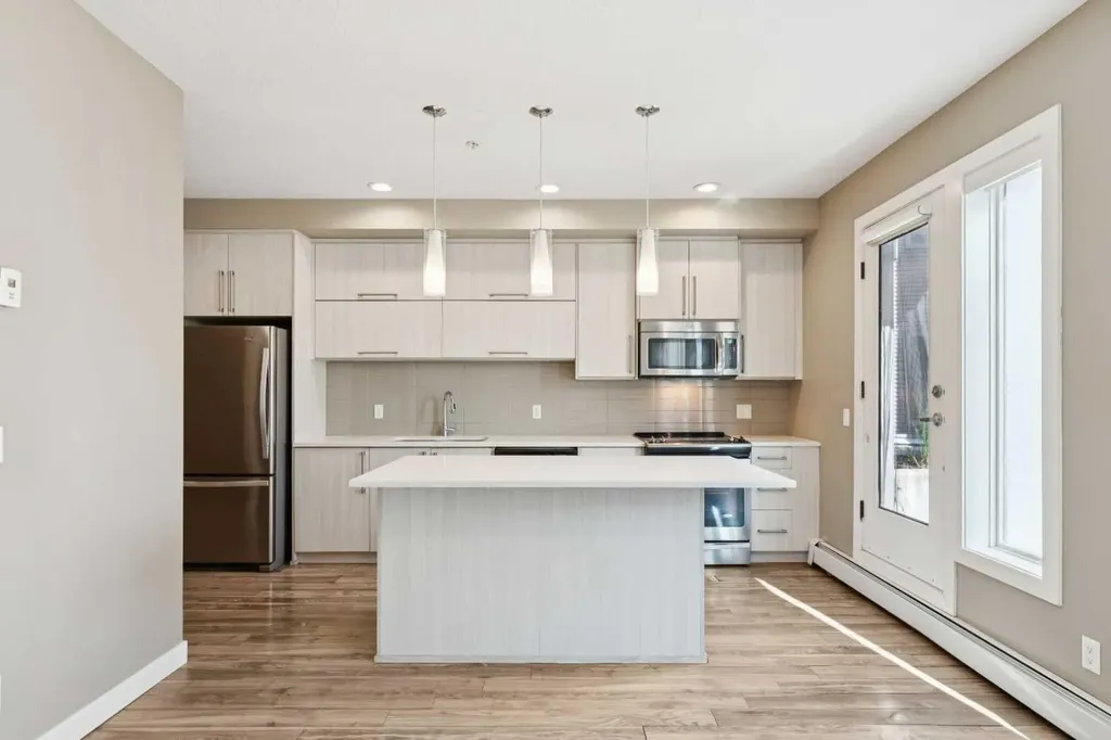 93 34 Avenue SW Calgary AB T2S 3A2