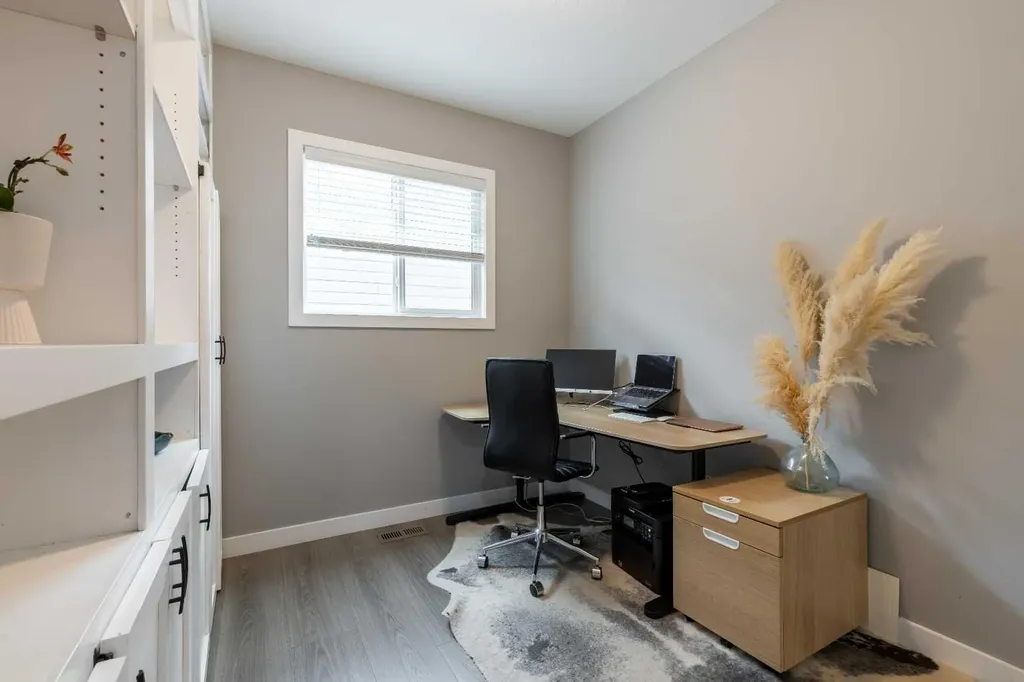 575 Moonlight Lane W Lethbridge AB T1J 5M1