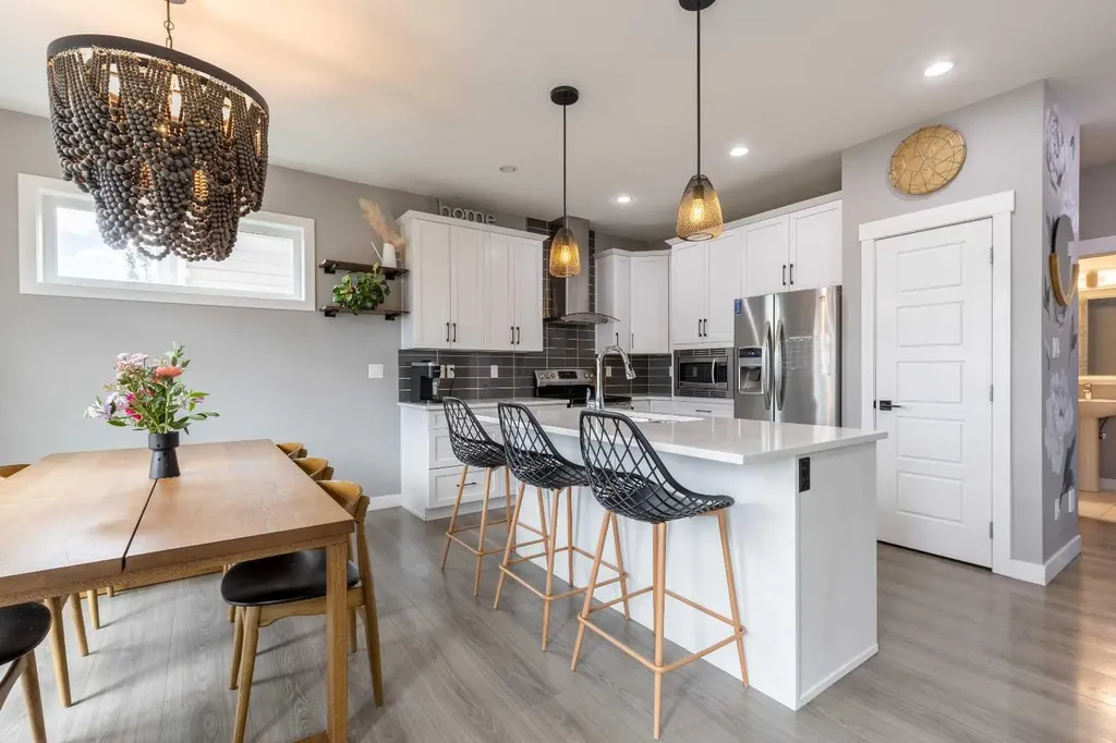 575 Moonlight Lane W Lethbridge AB T1J 5M1