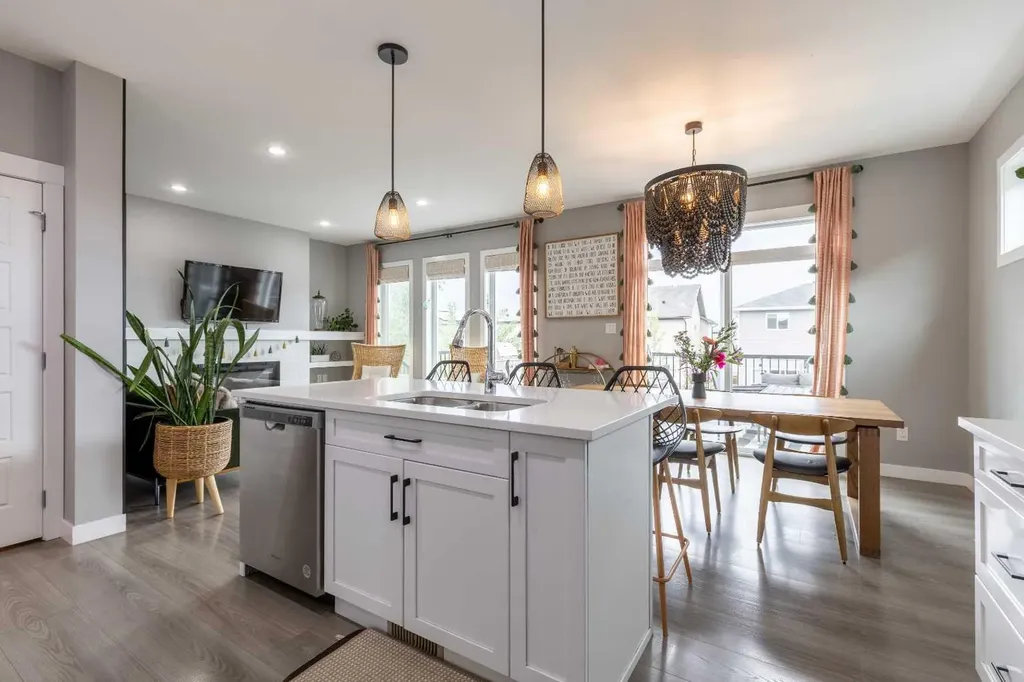 575 Moonlight Lane W Lethbridge AB T1J 5M1
