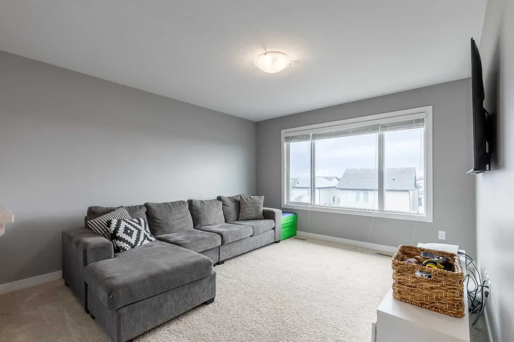 575 Moonlight Lane W Lethbridge AB T1J 5M1