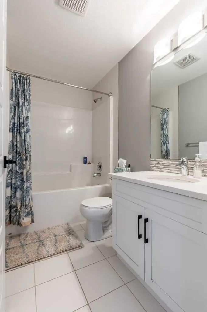 575 Moonlight Lane W Lethbridge AB T1J 5M1