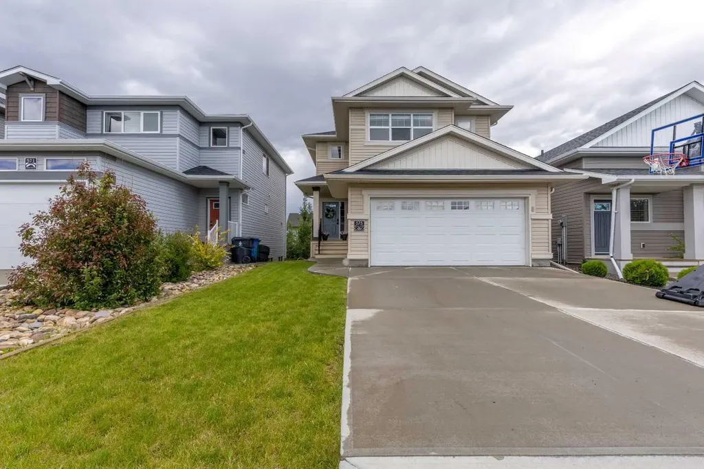 575 Moonlight Lane W Lethbridge AB T1J 5M1