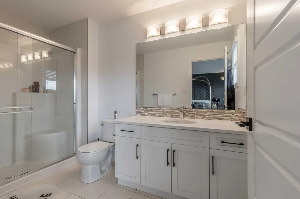 575 Moonlight Lane W Lethbridge AB T1J 5M1