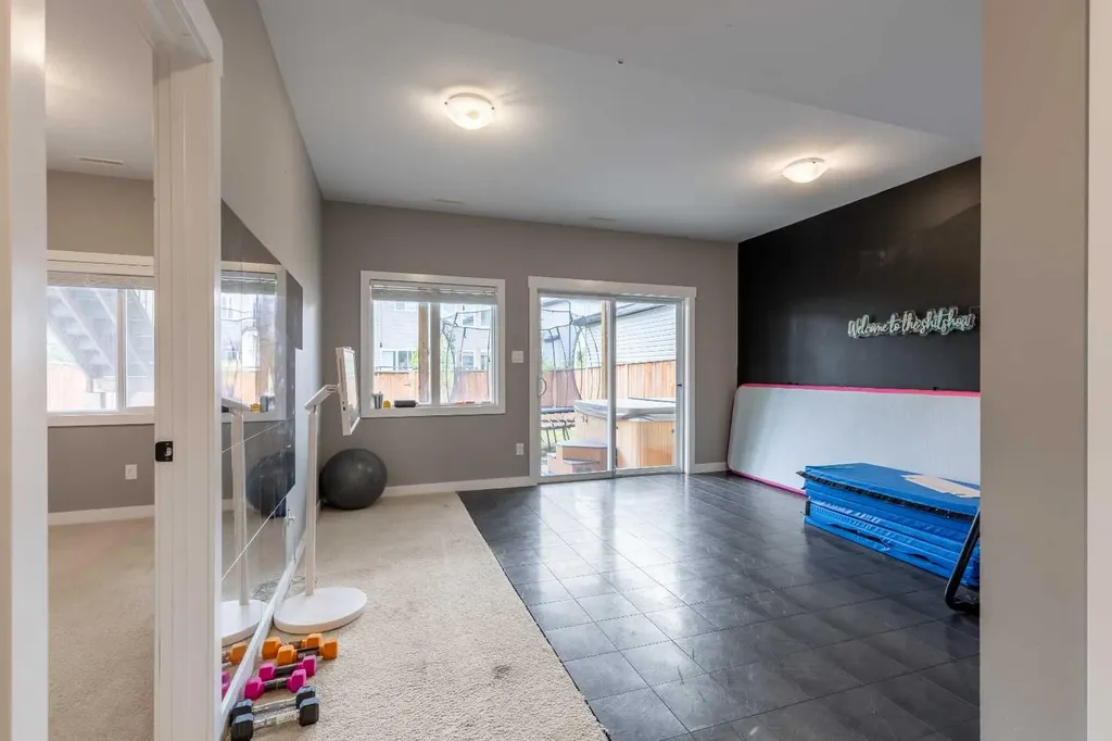 575 Moonlight Lane W Lethbridge AB T1J 5M1