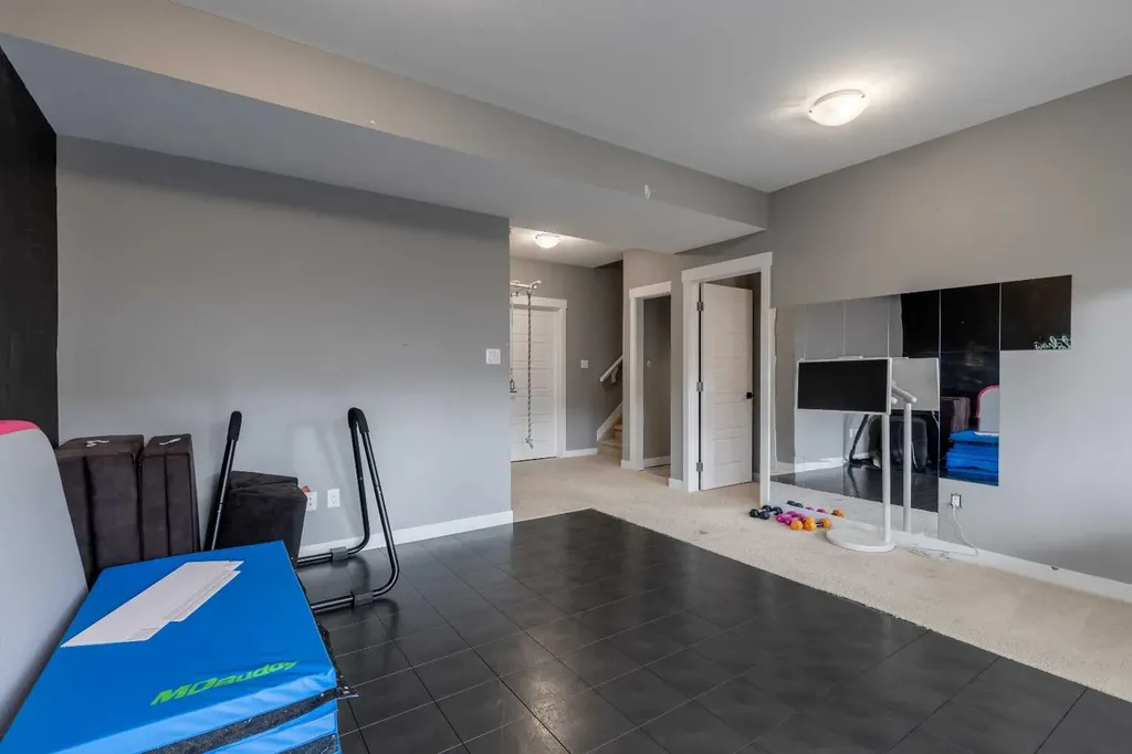 575 Moonlight Lane W Lethbridge AB T1J 5M1