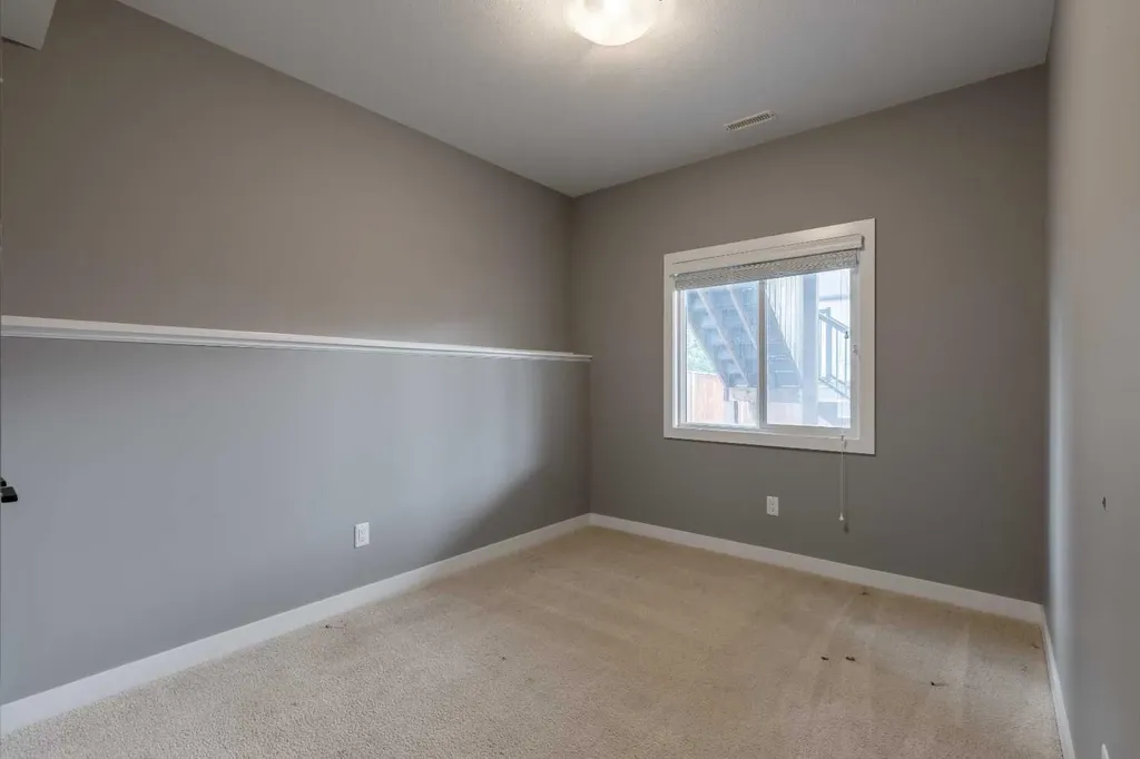 575 Moonlight Lane W Lethbridge AB T1J 5M1
