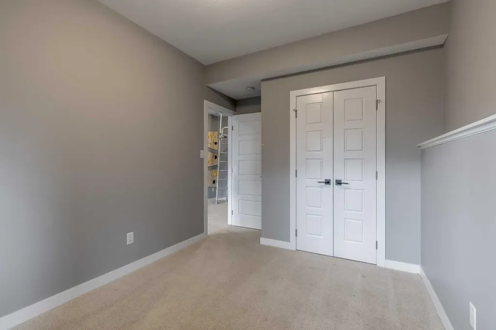 575 Moonlight Lane W Lethbridge AB T1J 5M1