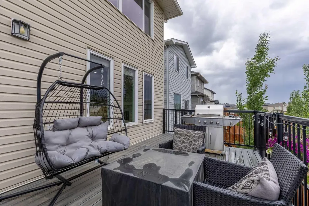 575 Moonlight Lane W Lethbridge AB T1J 5M1