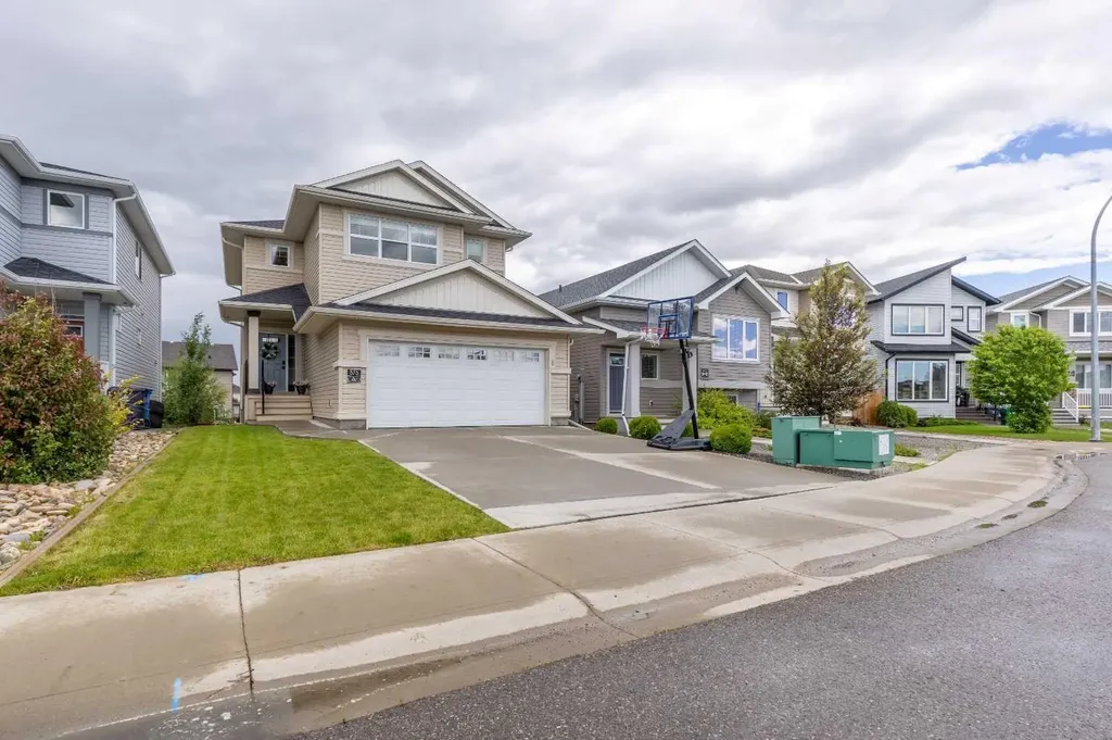 575 Moonlight Lane W Lethbridge AB T1J 5M1
