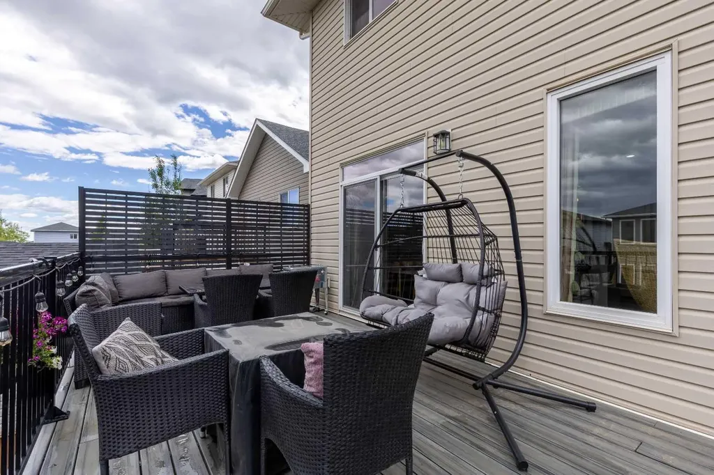 575 Moonlight Lane W Lethbridge AB T1J 5M1