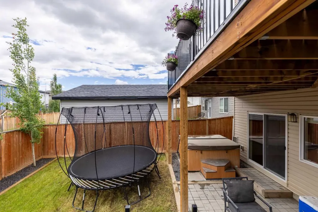 575 Moonlight Lane W Lethbridge AB T1J 5M1