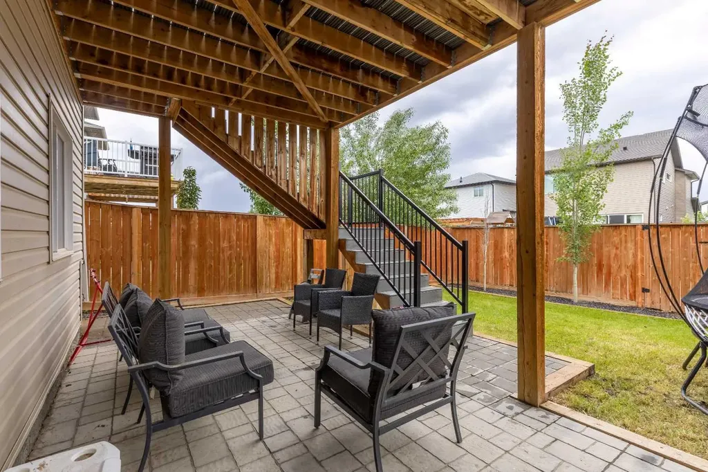 575 Moonlight Lane W Lethbridge AB T1J 5M1