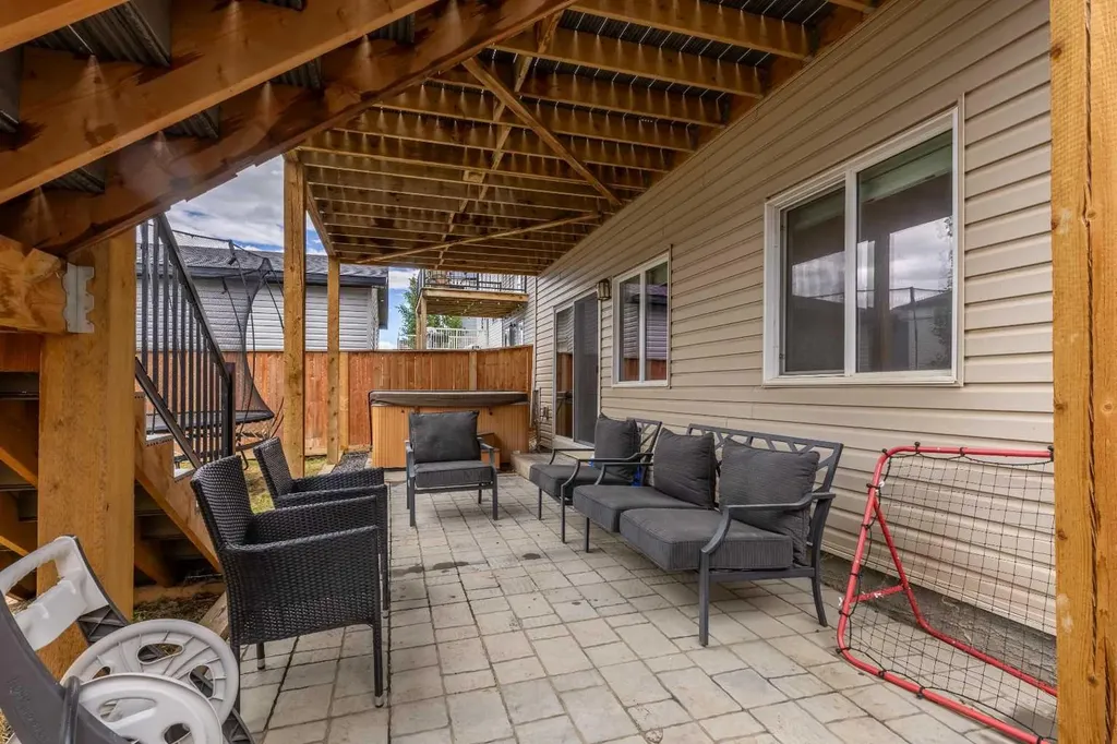575 Moonlight Lane W Lethbridge AB T1J 5M1