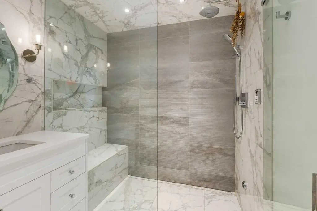 416 Oakhill Place SW Calgary AB T2V 3X6