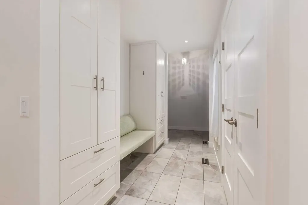 416 Oakhill Place SW Calgary AB T2V 3X6