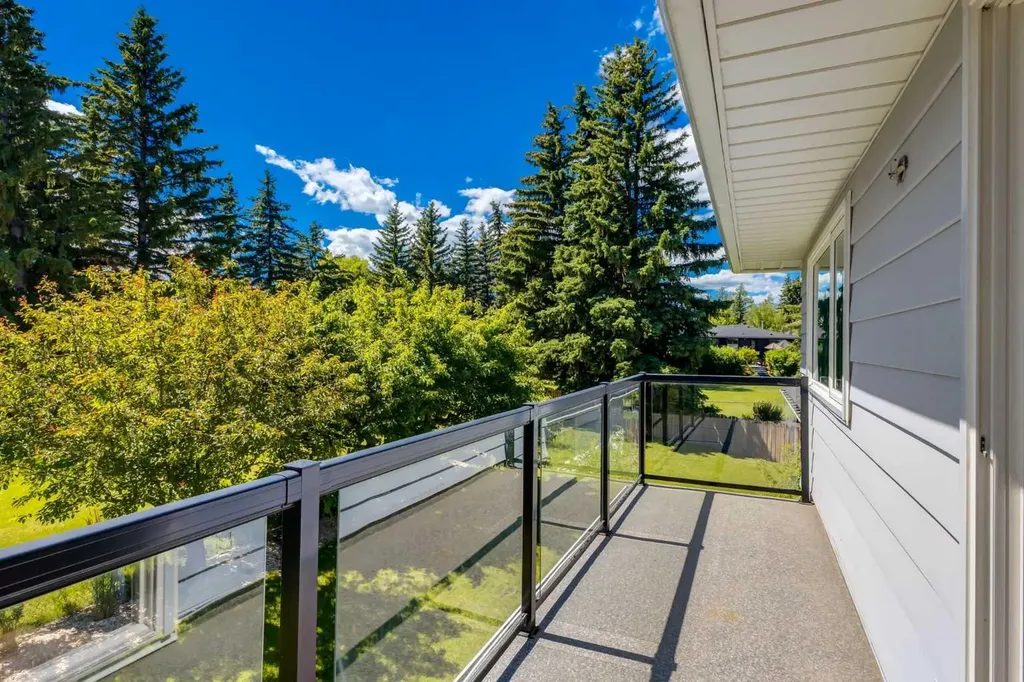 416 Oakhill Place SW Calgary AB T2V 3X6