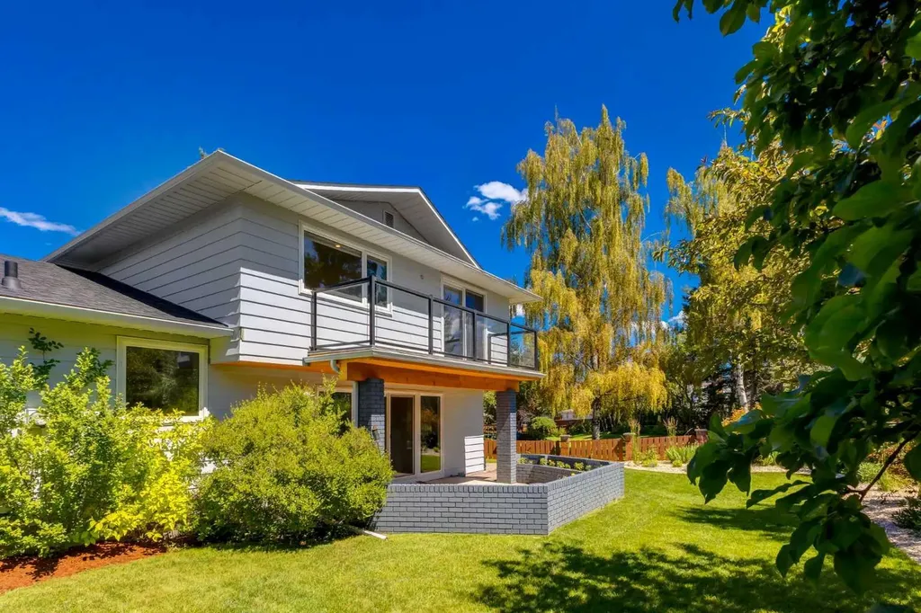 416 Oakhill Place SW Calgary AB T2V 3X6