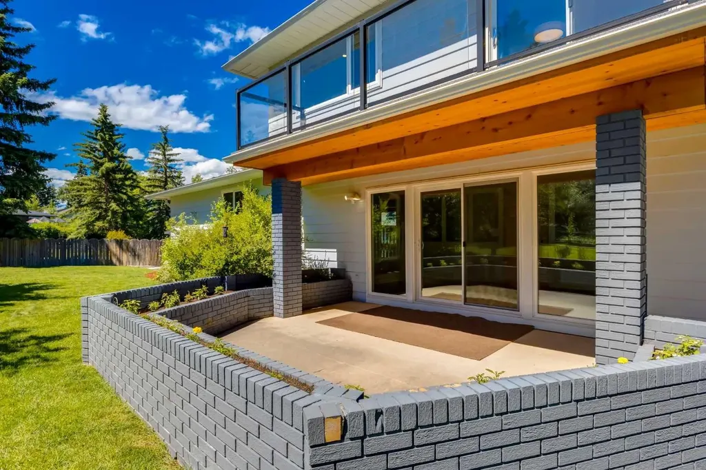 416 Oakhill Place SW Calgary AB T2V 3X6