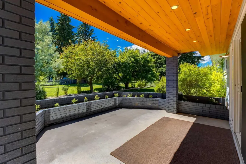 416 Oakhill Place SW Calgary AB T2V 3X6