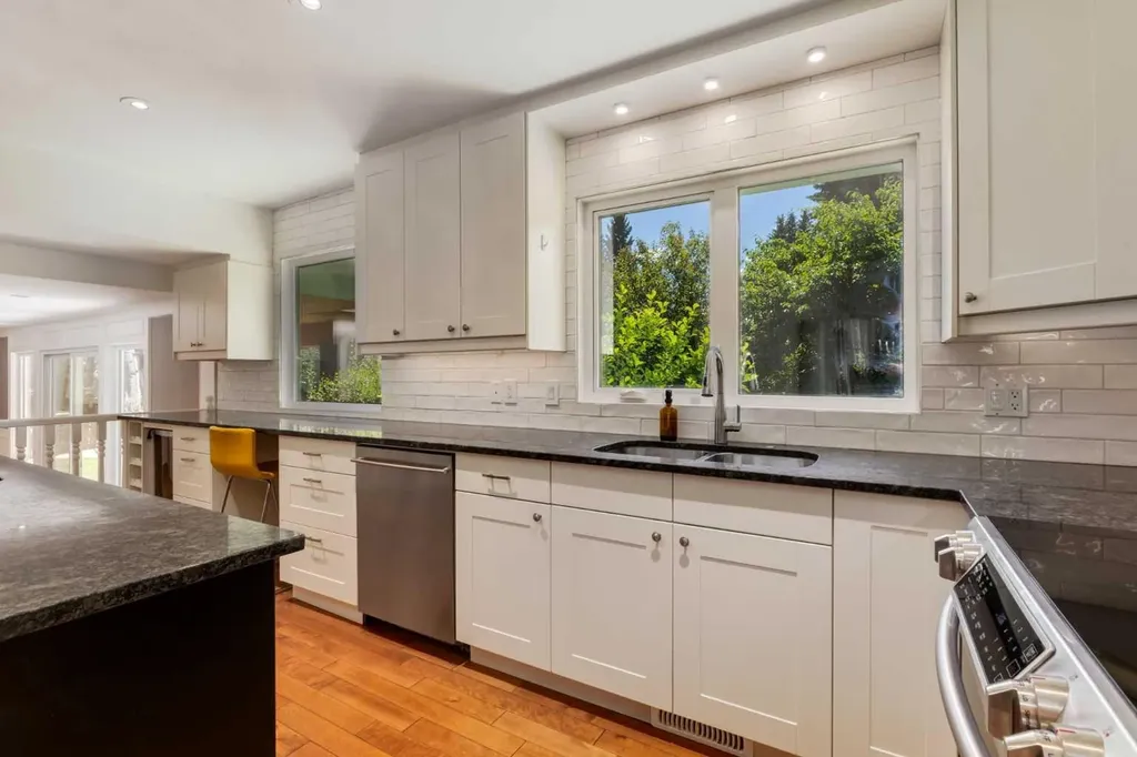 416 Oakhill Place SW Calgary AB T2V 3X6
