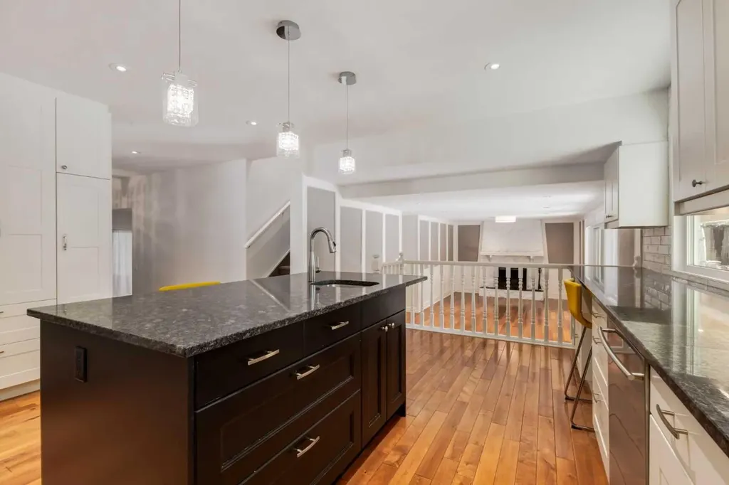 416 Oakhill Place SW Calgary AB T2V 3X6