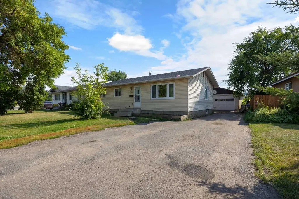 105 Hill Drive Fort Mcmurray AB T9H 2B4