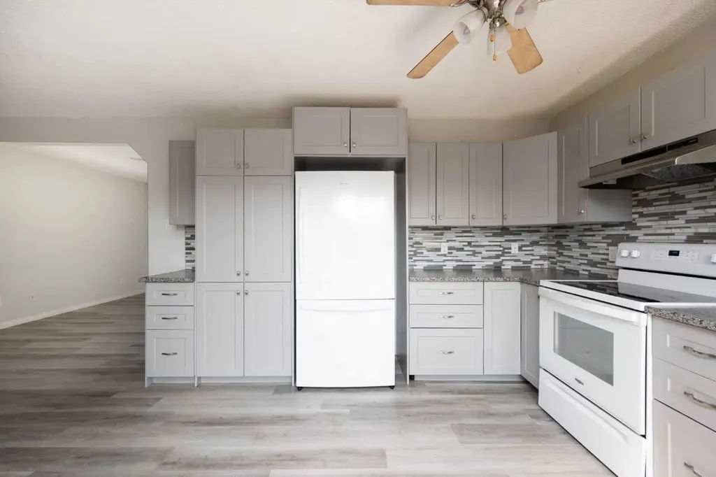 105 Hill Drive Fort Mcmurray AB T9H 2B4