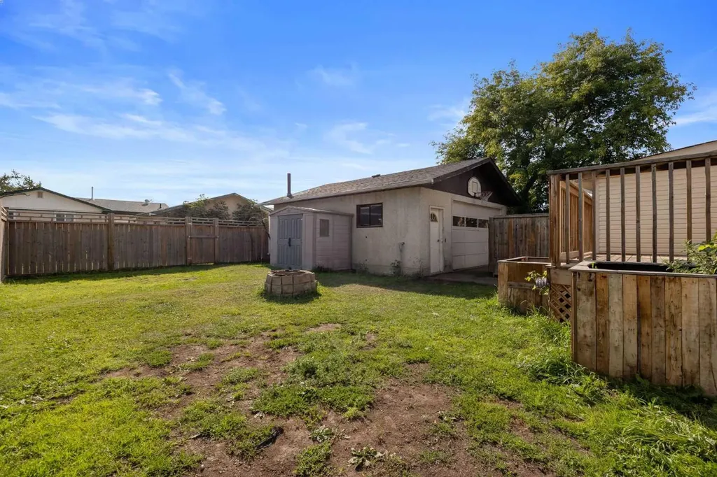105 Hill Drive Fort Mcmurray AB T9H 2B4