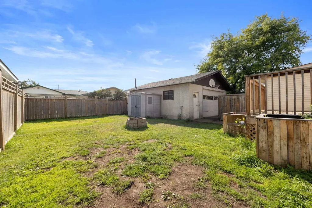 105 Hill Drive Fort Mcmurray AB T9H 2B4